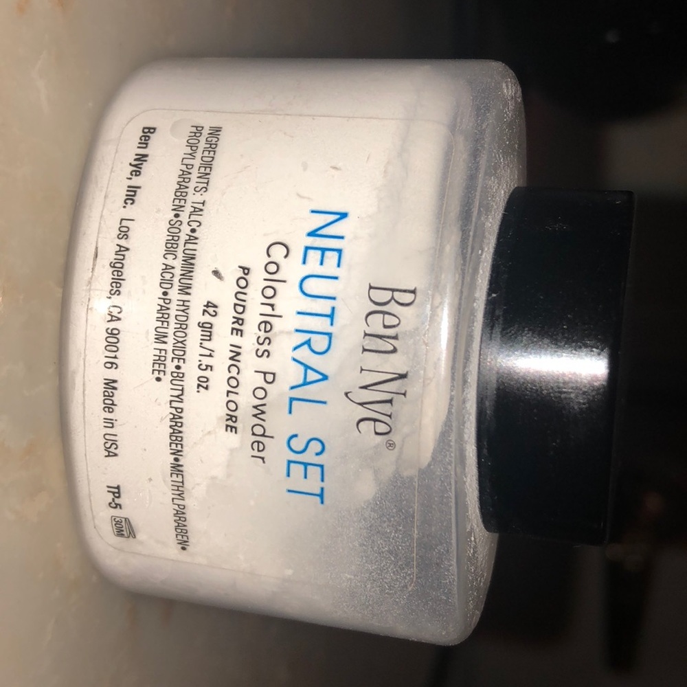 5/$25 Ben nye translucent neutral set powder